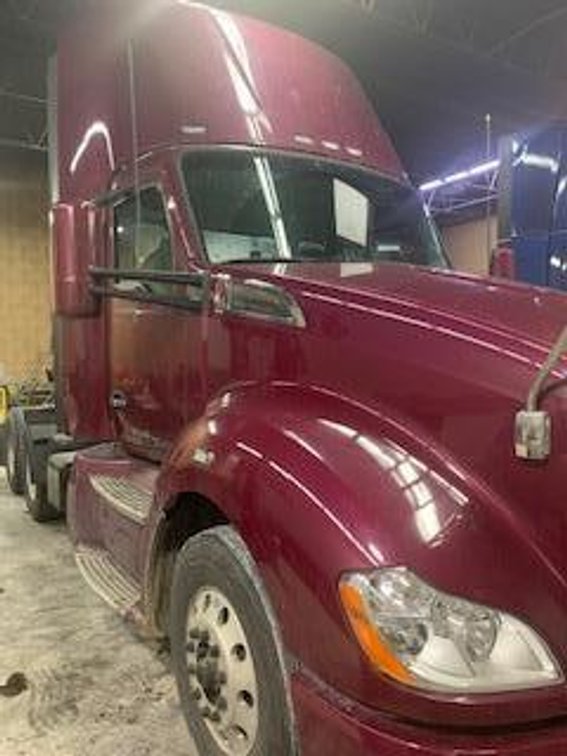 2015 T680 Kenworth Day Cab, VIN: 1XKYDP9X8FJ469814 (Located in Green Bay, WI)