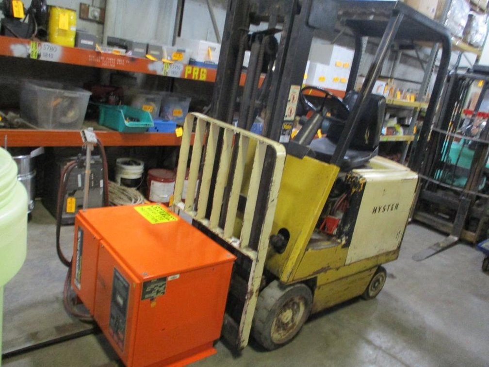 Hyster Forklift with Charger (LD)