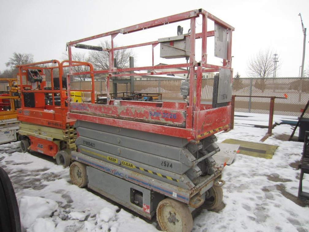 2009 Sky Jack 3226 Scissor Lift (O9)