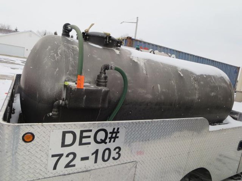 1200 Gallon Restroom, Septic Vac Tank (01) 