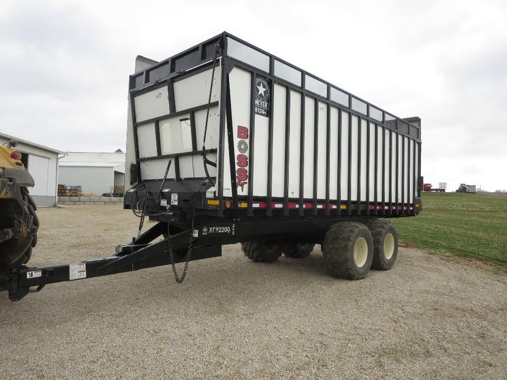 2023 Meyer 8124RT Forage Box on Meyer 2200XT+ Trailer (Chadwick, IL)