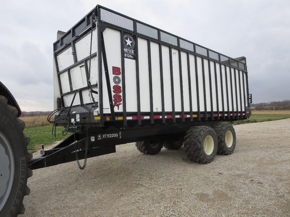 2023 Meyer 8124RT Forage Box on Meyer 2200XT+ Trailer (Chadwick, IL)
