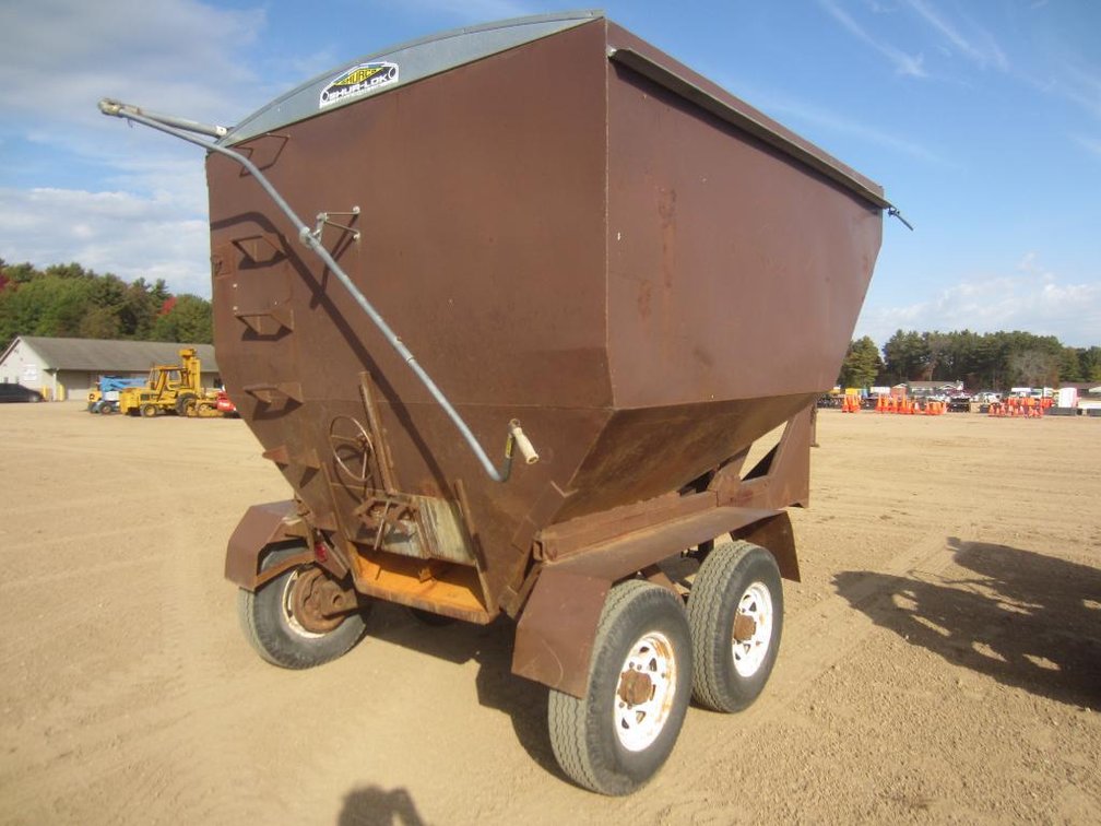 Kesteloot Seed Tender Grain Trailer with Self Contained Hydraulic System, (Nitke Yard-Mosinee WI)