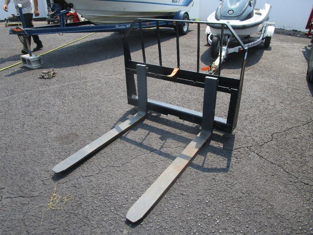 Skid Steer Attachment Pallet Forks