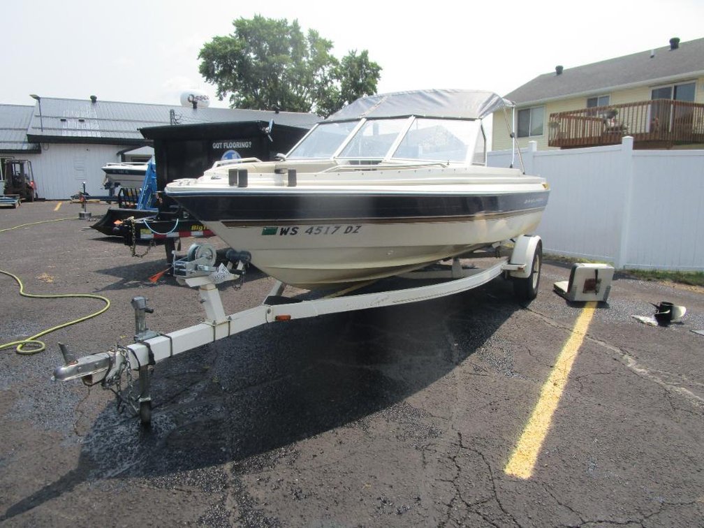 Bayliner Capri 1954 Boat (Has Boat Title)