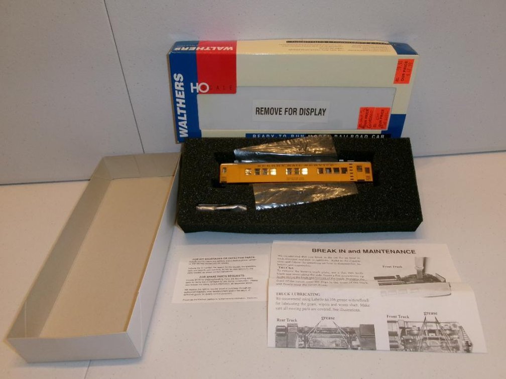 HO-Scale Walthers Ready-To Run Model Railroad Car