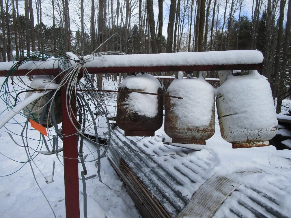 (4) 25-Gallon Propane Tanks and Cable