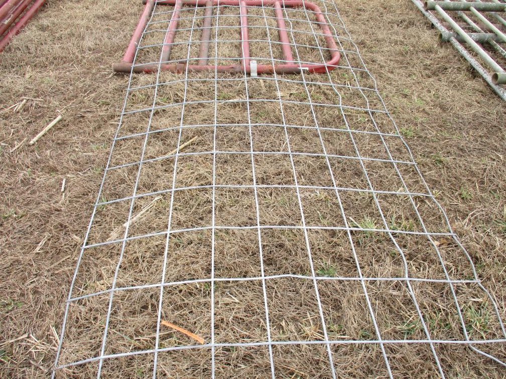 Cattle Panel with (2) Gates