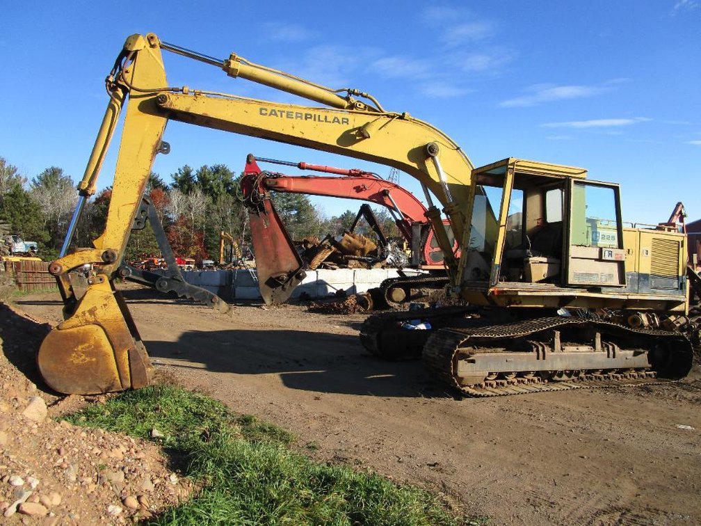 225 CAT Excavator