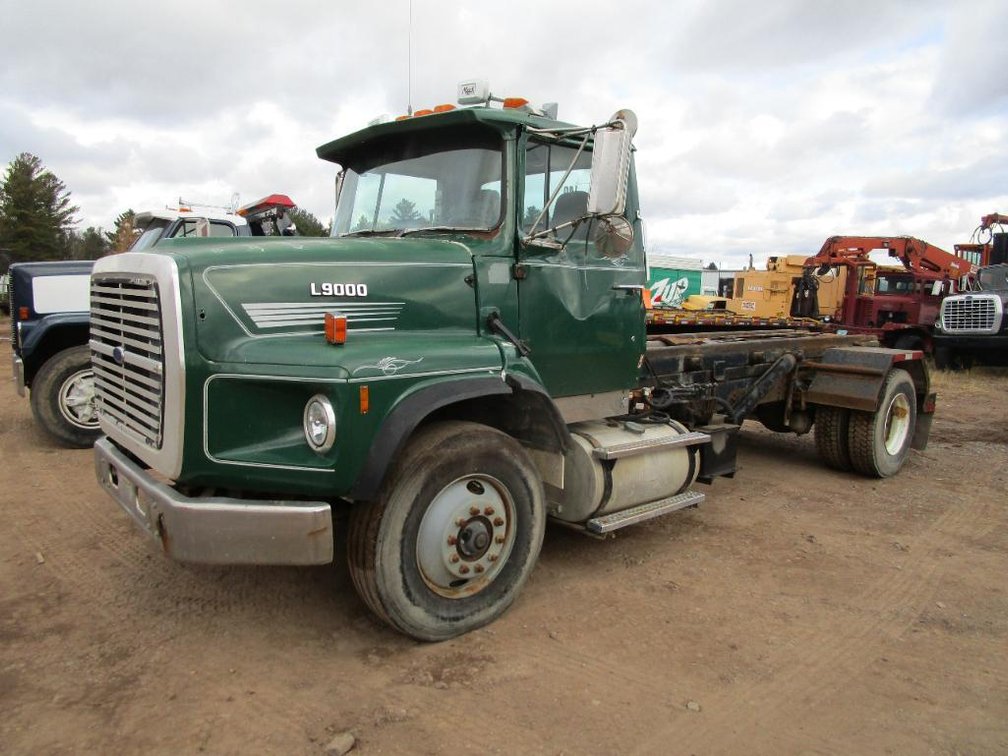 1990 Ford L9000 Rolloff Truck