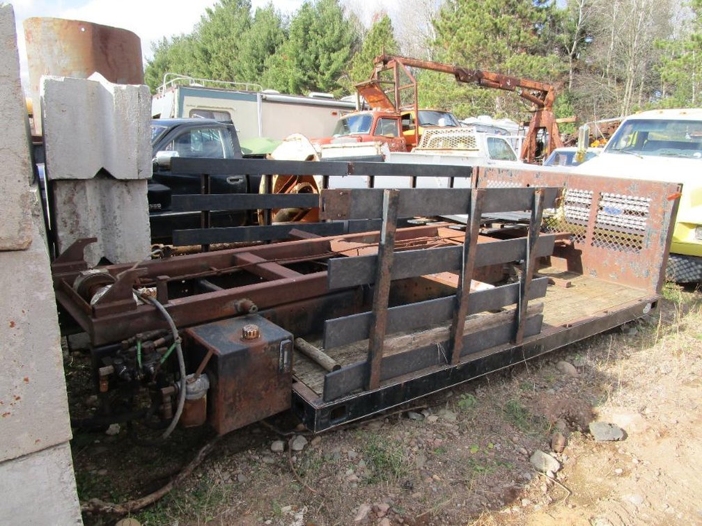 Roll Off Truck Frame with Leo Roll Off Flat Rack
