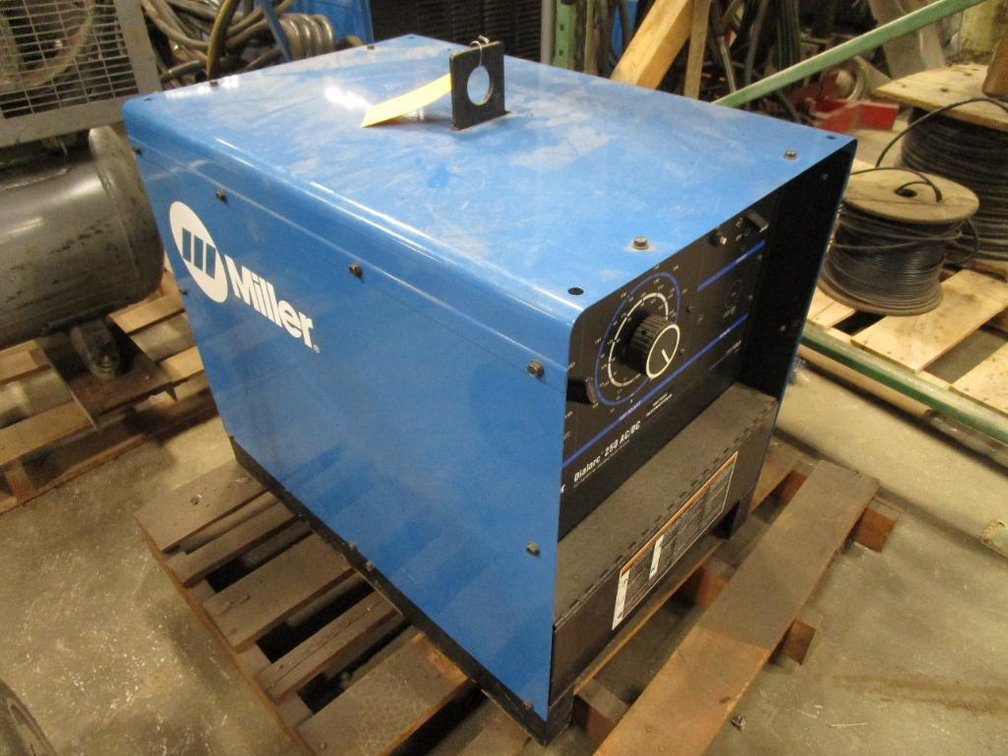 Miller Dialarc 250 AC/DC Arc Welder, SN MB330180B