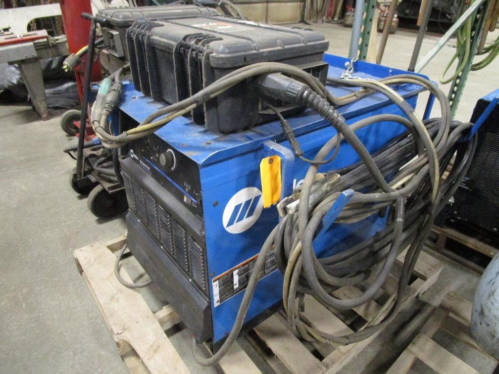 Miller Deltaweld 652 CV.DC Welding Power Source, SN MF490040C