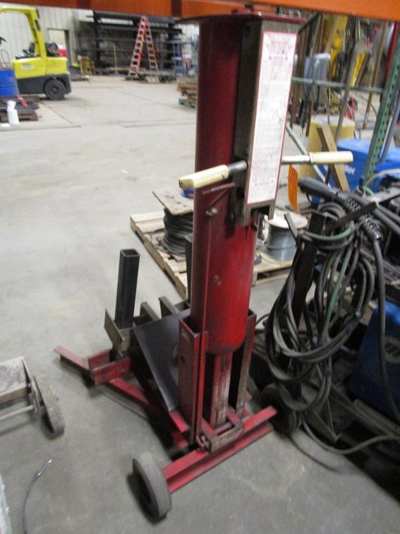 Blackhawk 2 1/2 Ton Pneumatic Lift