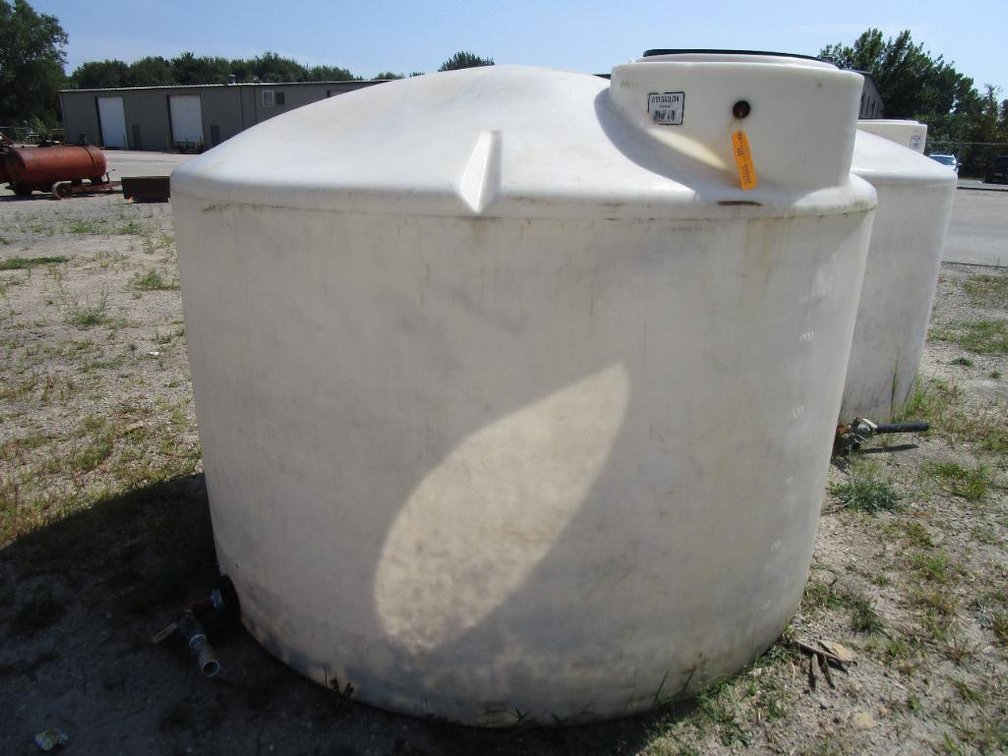 1550 Gallon Poly Tanks with Valve