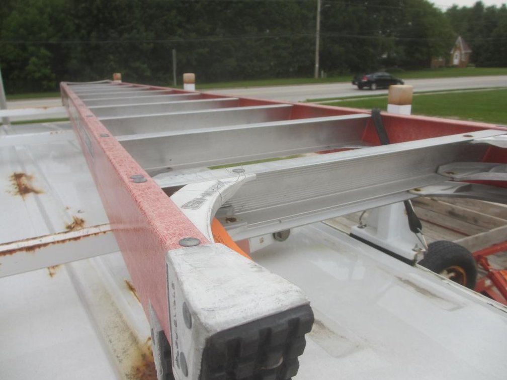 24' Extension Ladder (V83)