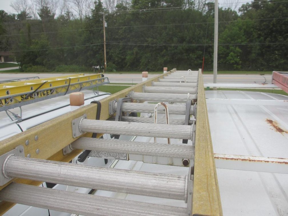 24' Extension Ladder (V83)