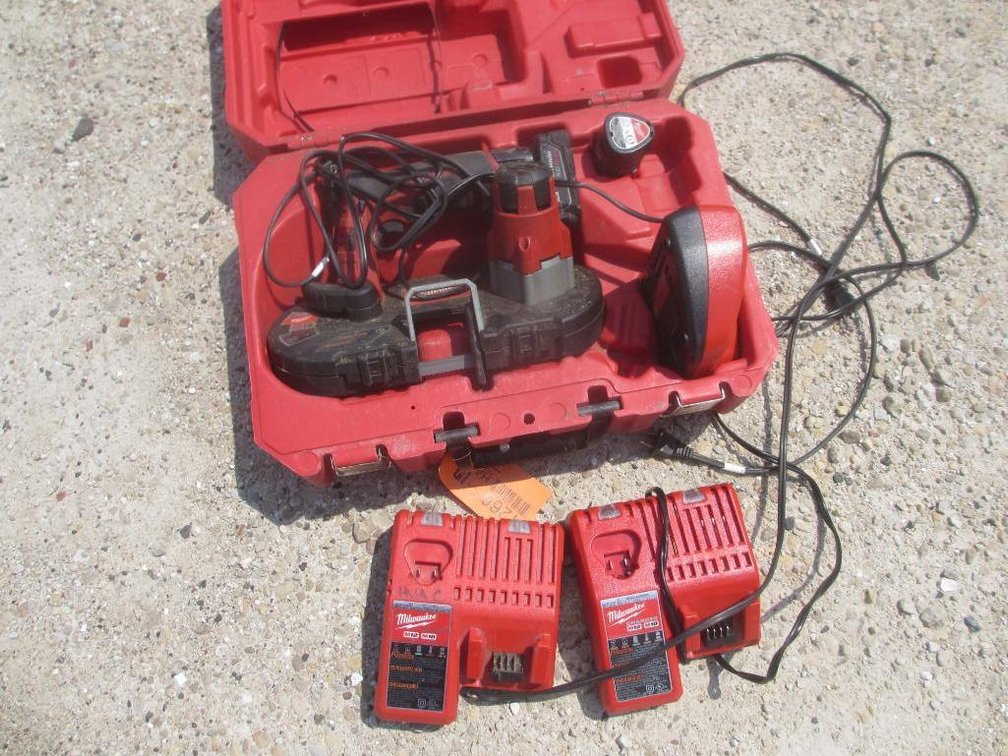 Milwaukee Cordless Sub-Compact Band Saw Kit (V83)