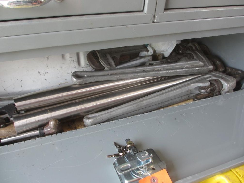 Various Pipe Wrenches (V23)