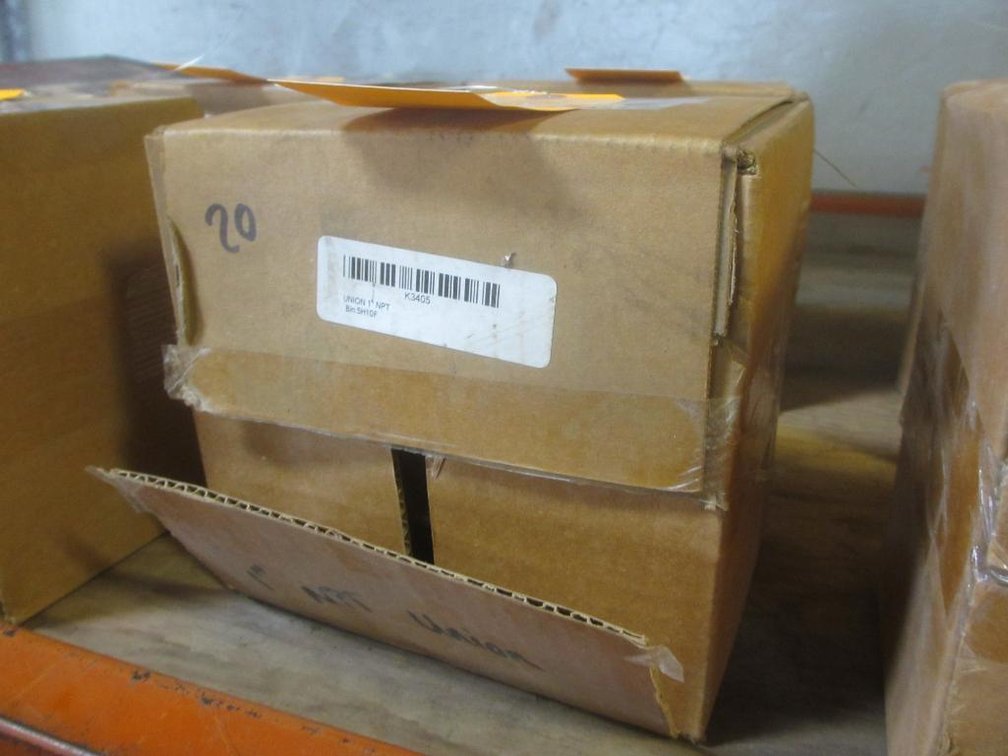 Box of (20) Pipe Unions (PR1)