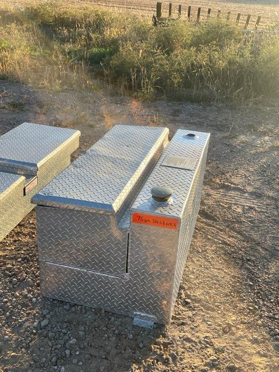 Aluminum Diamond Plate Pickup Bed Toolbox with 75 Gallon Fuel Tank