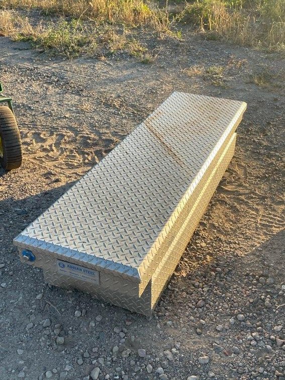 Aluminum Diamond Plate Pickup Bed Toolbox