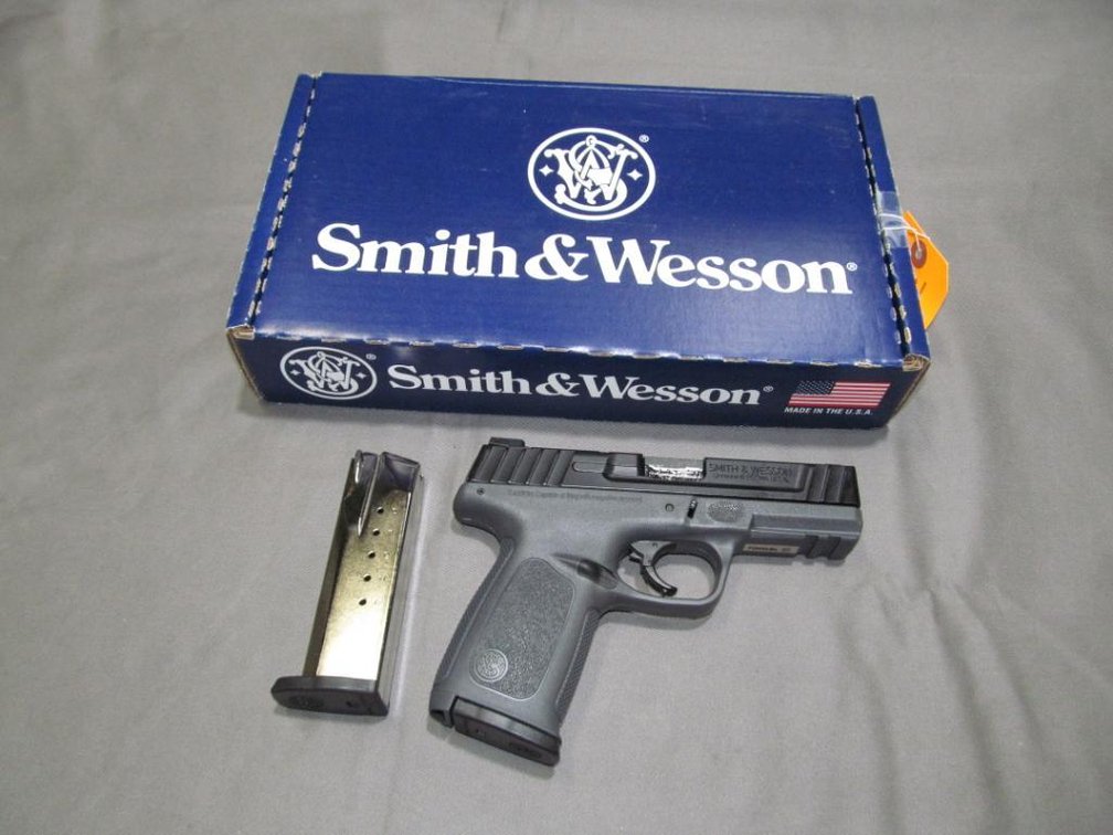 Smith and Wesson Model SD40 - SN FDH3484