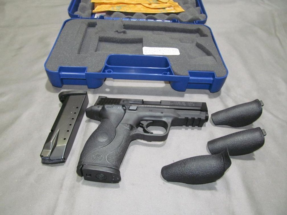 Smith and Wesson M and P 40 Auto Pistol - SN HBJ9424