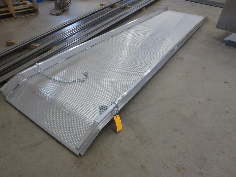 Magliner Aluminum Walk Ramp (O)
