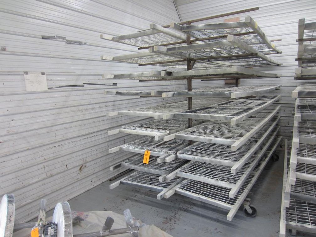 (18) Paint Drying Racks on Rolling Cart (S)