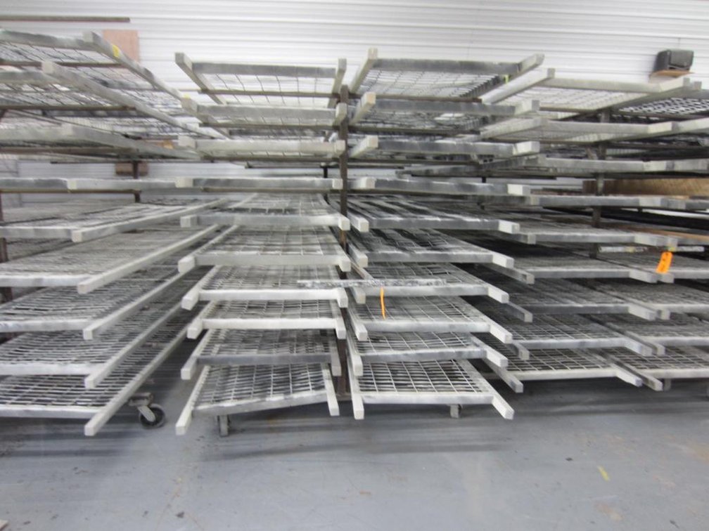 (20) Paint Drying Racks on Rolling Cart (S)