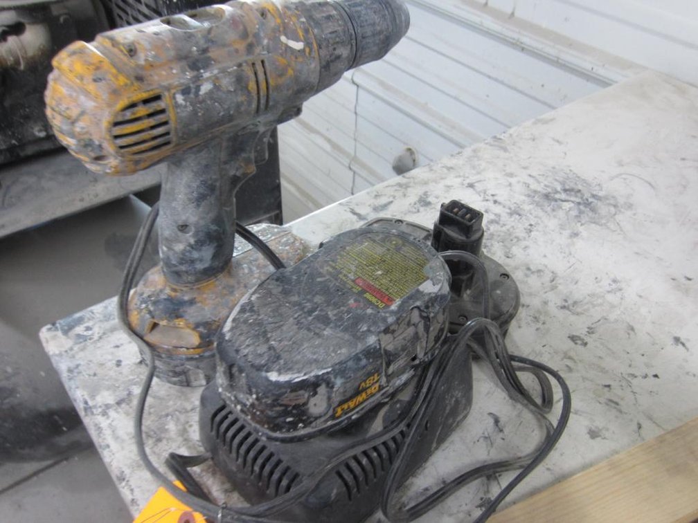 Dewalt 18-Volt Drill with (3) Batteries and Charger (S)