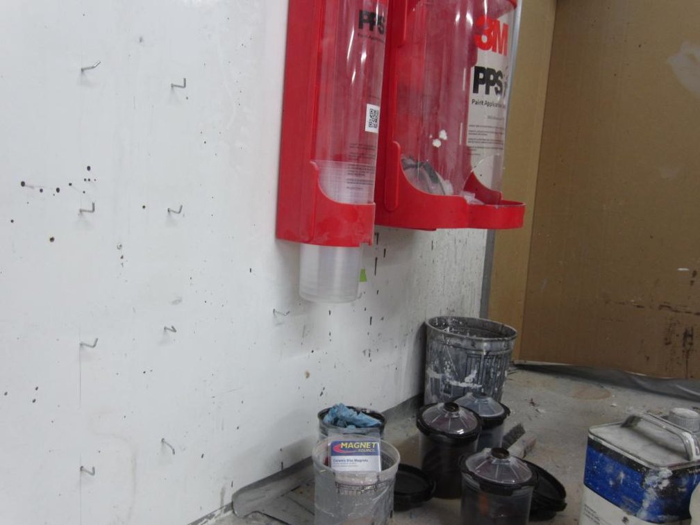 3M Pneumatic Paint Sprayer Containers and Dispensers, Clock and Organizers (S)