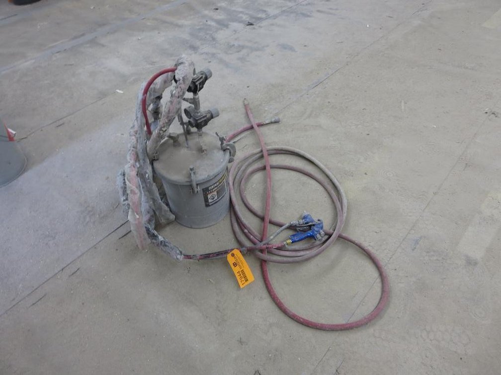 Central Pneumatic 2 1/2 Gallon Pressure Paint Tank with Spray Nozzle and Air Hoses (O)