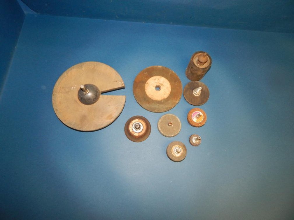 Miscellaneous Lot of Various Sizes & Types of Sanding Discs (C1)