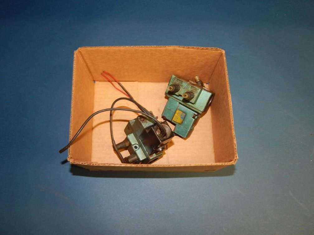 (2) Mac Valves PME-111CAAA Solenoid Valves 120Volt/60HZ 110Volt/50HZ 25 to 150PSI Range (C1)