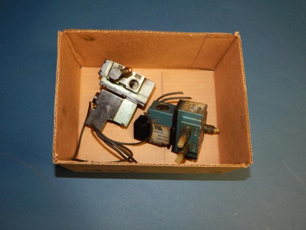 (2) Mac Valves PME-111CAAA Solenoid Valves 120Volt/60HZ 110Volt/50HZ 25 to 150PSI Range (C1)