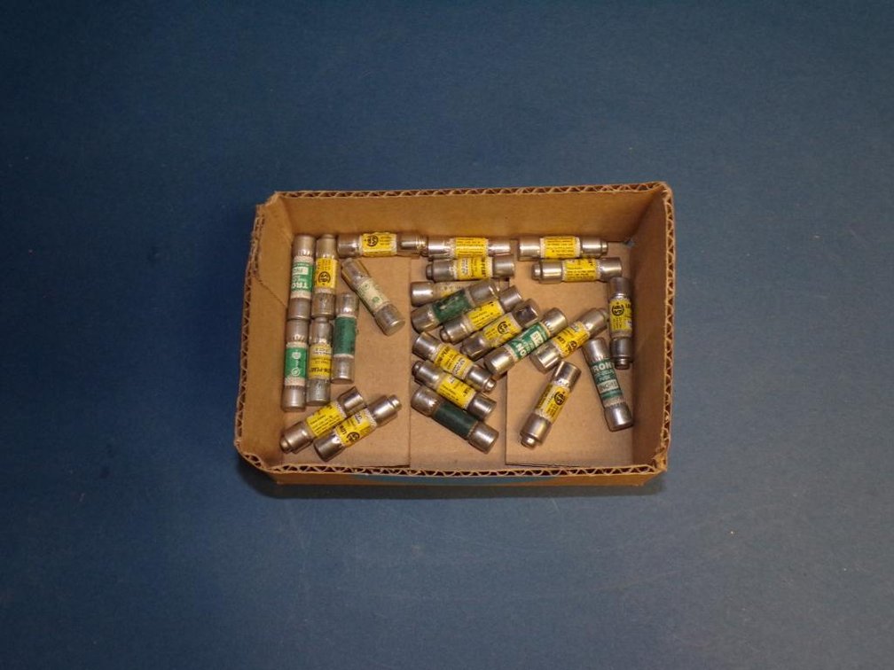 Miscellaneous Lot of Various Sizes of Fuses Tested Good! (C1)