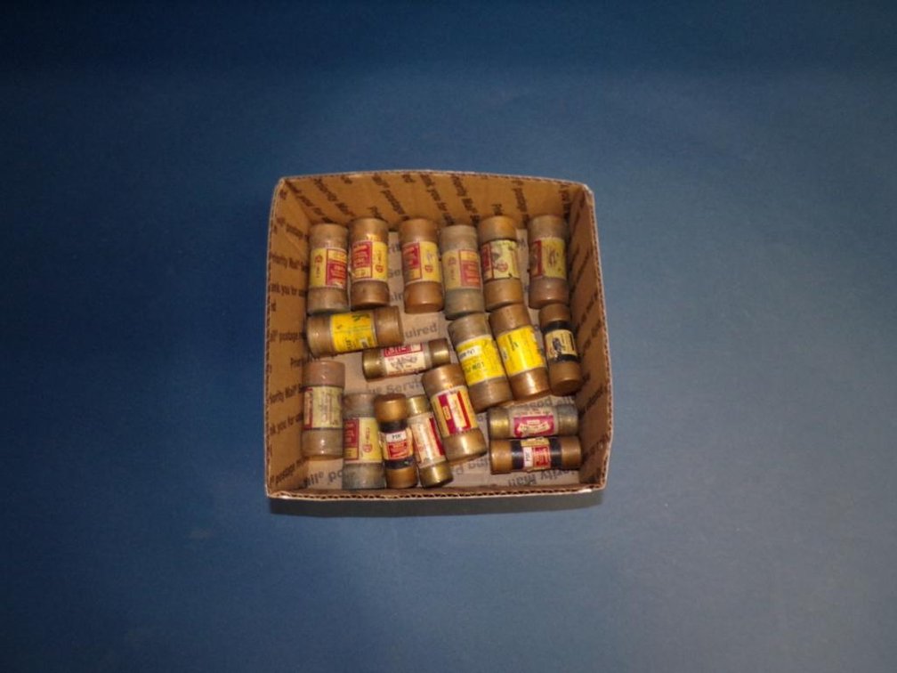 Miscellaneous Lot of Various Sizes of Fuses Tested Good! (C1)