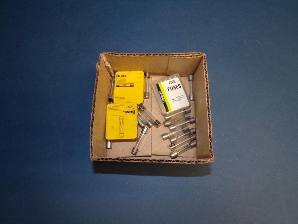 Miscellaneous Lot of Various Sizes of Mini Fuses Tested Good! (C1)