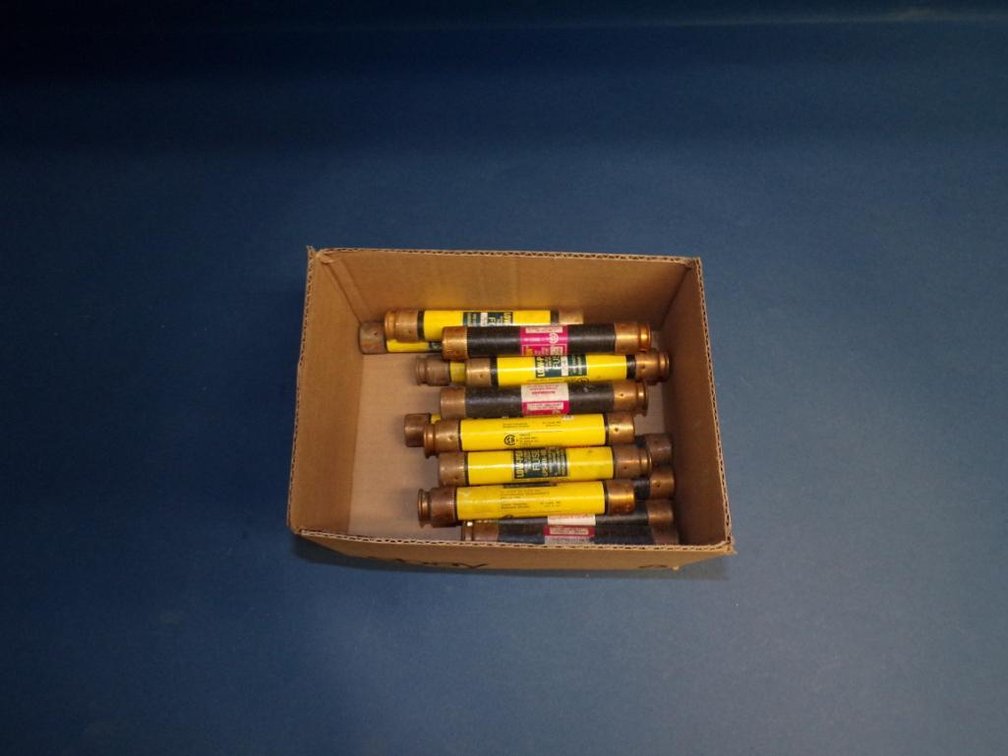 Miscellaneous Lot of Various Sizes of Fuses Tested Good! (C1)