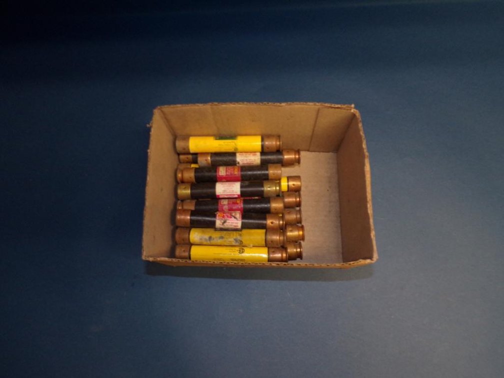 Miscellaneous Lot of Various Sizes of Fuses Tested Good! (C1)