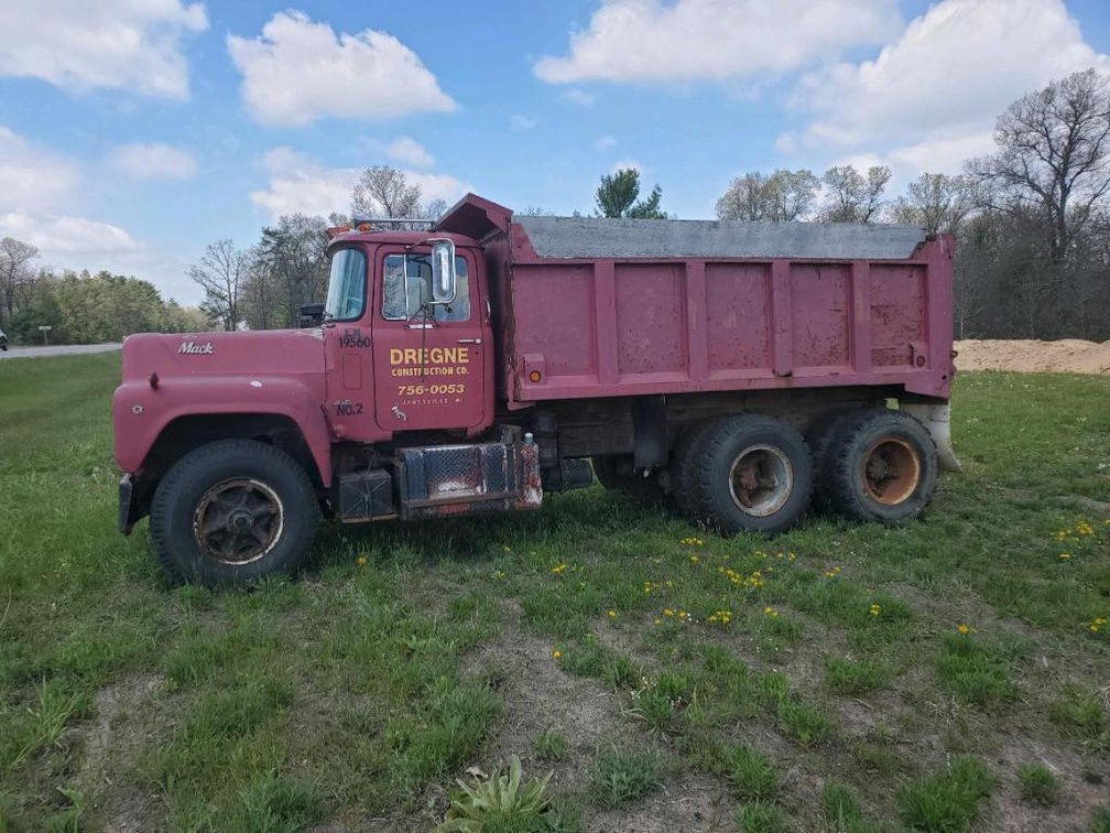 1969 Mack R-685 Dump Truck w.13 ft Dump Box - Vin: R6855LST5724 (Friendship, WI)