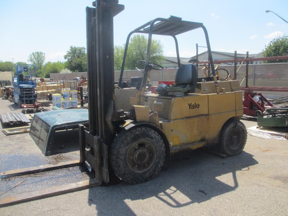 Yale Forklift 2 Mast