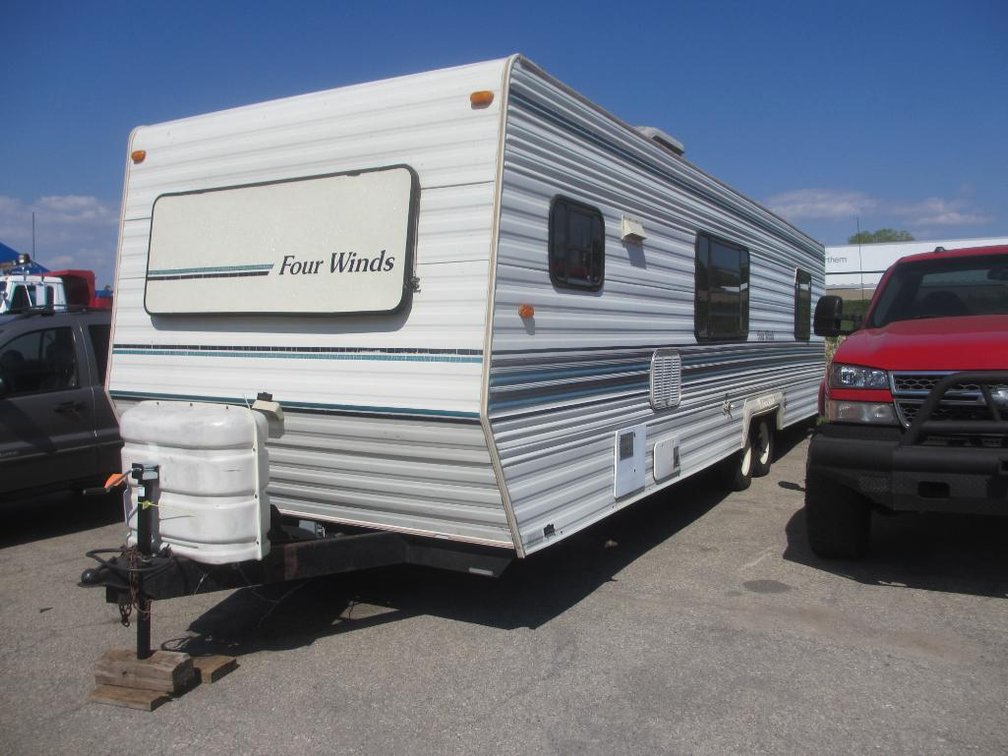 Four Winns 30' Queen Bed Full Bath Camper (VIN: 47CT20P21R2040389)