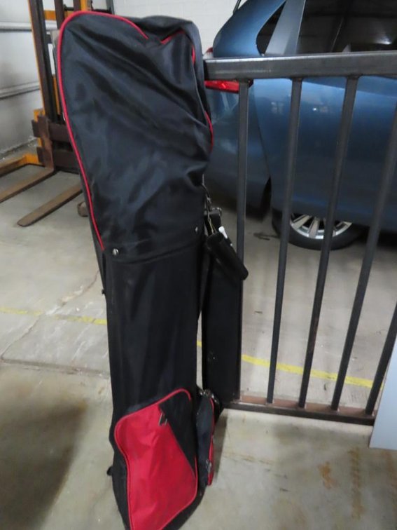 Golf Clubs & Bag - Qty 14
