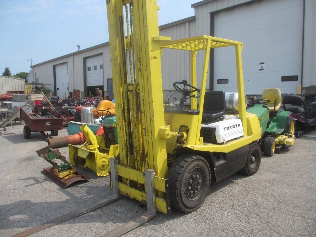 Forklift Toyota (O4)