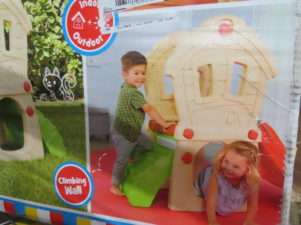 Little Tikes Hide & Seek Climber