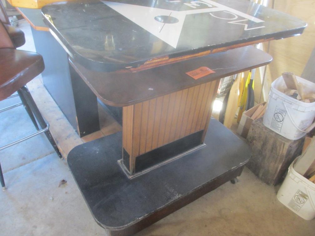 Standing Table (D1)