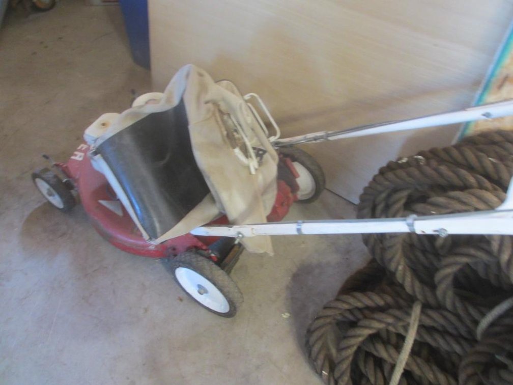 Snapper Lawn Mower (D1)